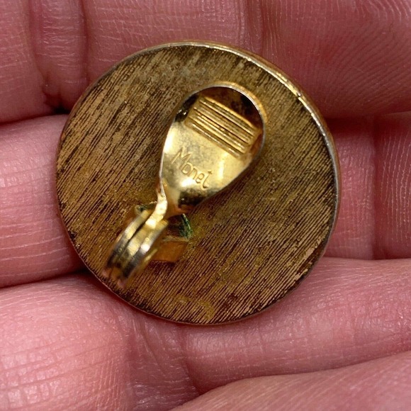 Vintage Monet White Cabochon Button Gold Setting Clip On Earrings 1980s New Wave - Picture 3 of 4